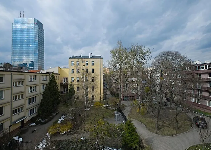 Luxurious 3Br Apt Center